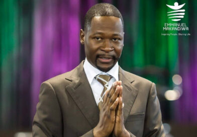 Wicknell Chivayo buys Prophet Makandiwa a US$1 million Rolls Royce, US$500,000 G Wagon and pledges US$1 million cash donation