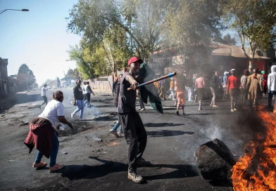 South Africa government sets 30 June as deadline for undocumented foreigners to leave SA? South Africa government sets 30 June as deadline for undocumented foreigners to leave SA?