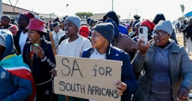 Zimbabweans face 5-year ban from South Africa after leaving country voluntarily