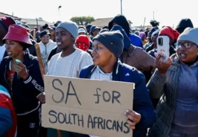 Zimbabweans face 5-year ban from South Africa after leaving country voluntarily