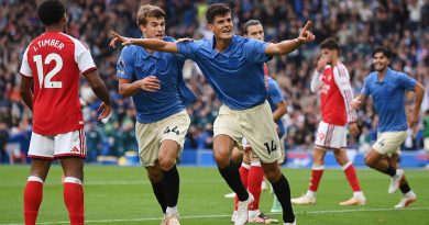 Brighton Beat Arsenal 3-0 as Man City Top Premier League Without Playing