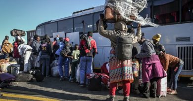 Nearly 200,000 Zimbabweans return from South Africa